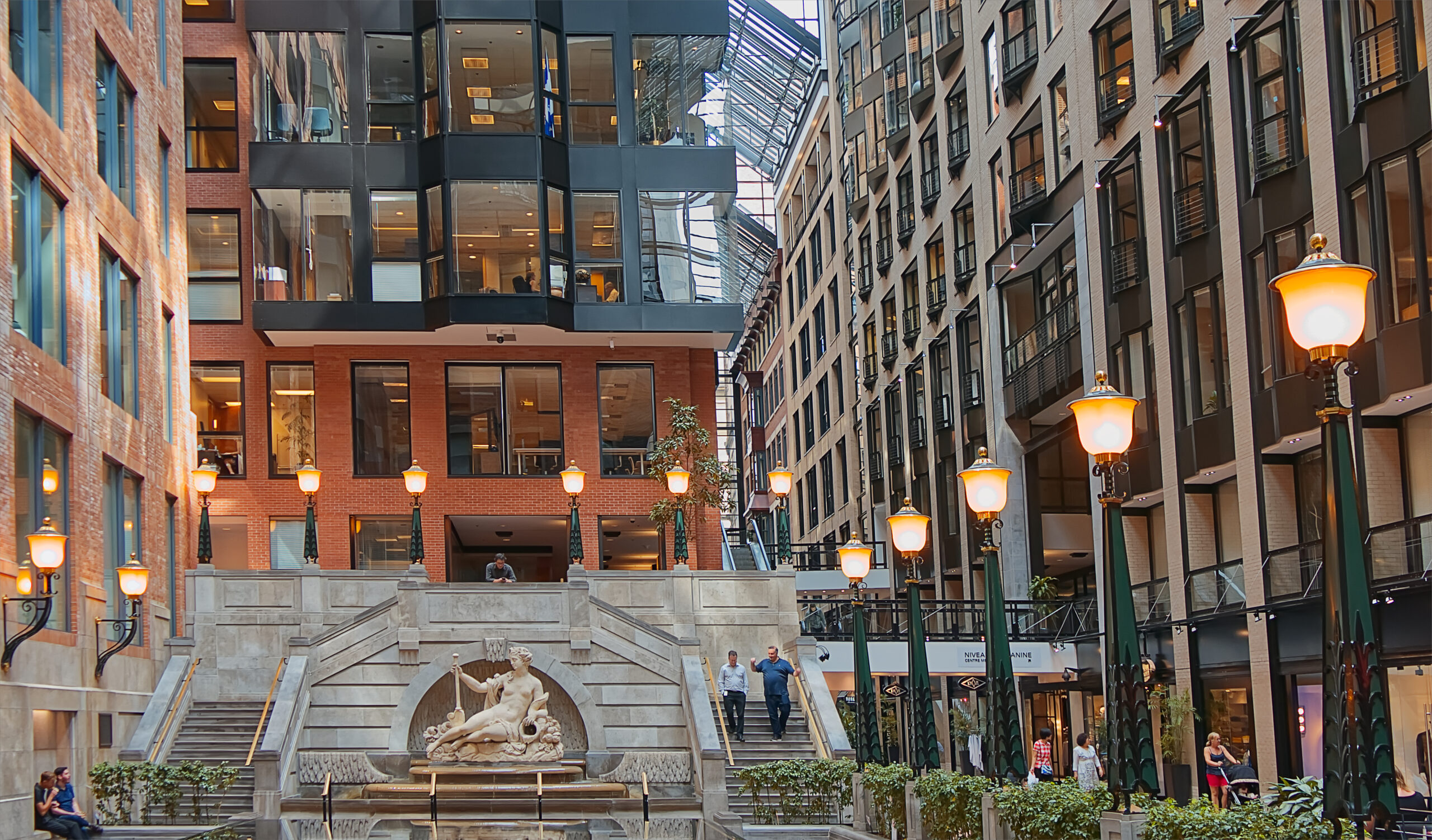 Sculpture d’Anphititre au sein du World Trade Center de Montréal